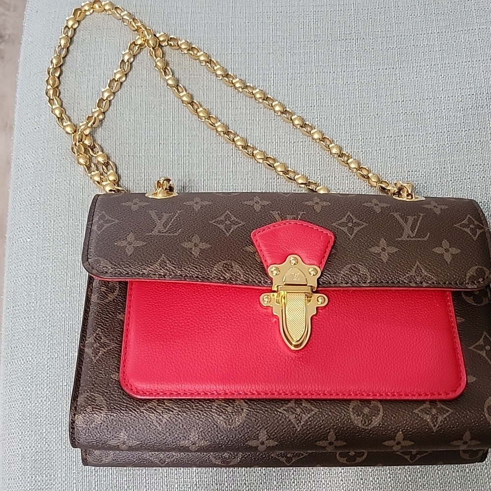 Brand new just never used it but don't have the tag l. It comes with dustbag